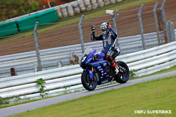 野左根航汰が独走で優勝！　中須賀はまさかのクラッシュ!!