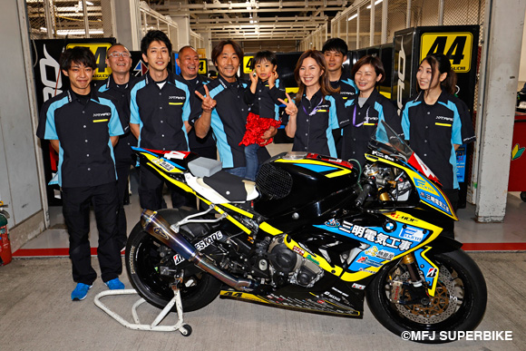 少数精鋭でJSB1000クラスに挑む関口太郎