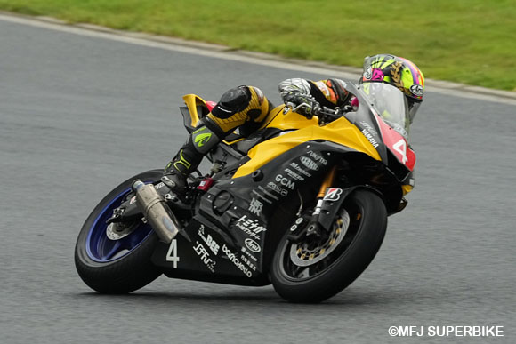 【速報】雨に翻弄されたレースで長尾健吾が完勝！