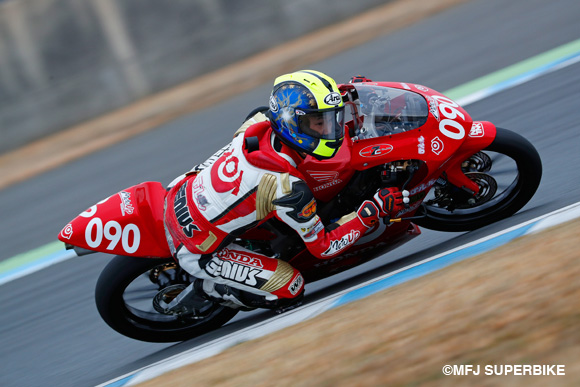 雪のため2本目は走れず。J-GP3は藤井、JSB1000は中須賀、J-GP2は和田、ST600は行村がトップ！