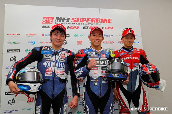 中須賀が激戦を制し開幕3連勝を飾る！