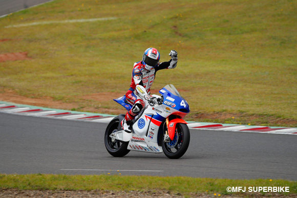 岩戸亮介、ポールtoウインで待望のクラス初優勝！