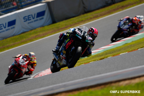 長尾健吾がレースをリードしポールtoウイン！