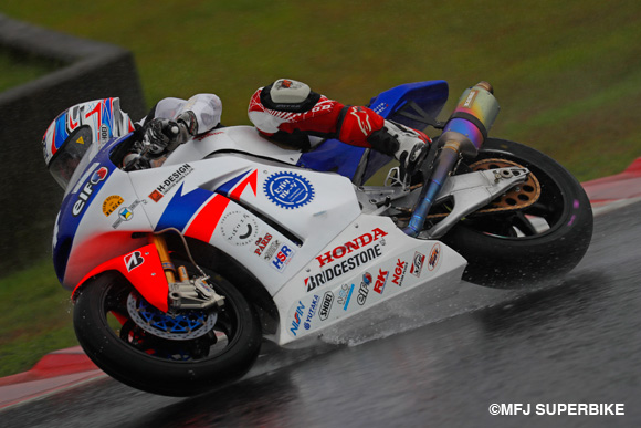 岩戸亮介がウエットを制し4戦連続ポールポジション！