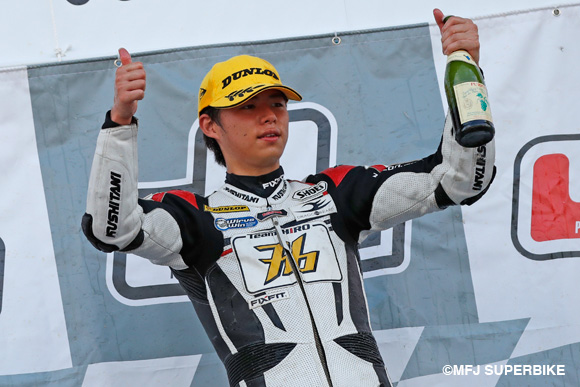 成田彬人を新たに起用！