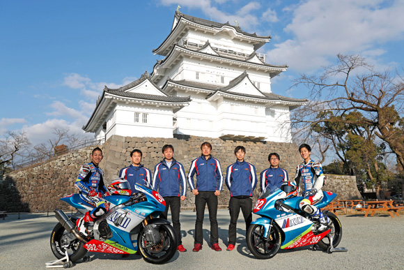 小田原城で決起したミクニテリーアンドカリーレーシング