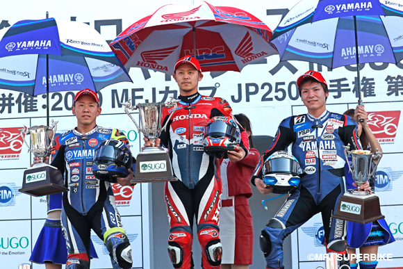 高橋巧が完璧なポールtoウイン、独走で3連勝！