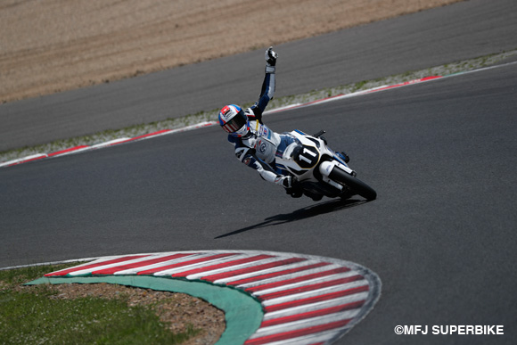 鈴木大空翔が最終ラップの攻防を制し全日本初優勝！