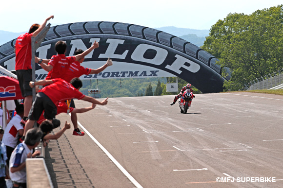 高橋巧が逃げ切って4連続ポールtoウイン！