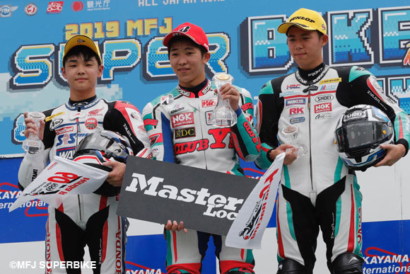 最終ラップ、劇的な展開で長谷川聖が今季3勝目！