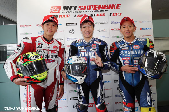 激しい雨のレースを完璧に制した野左根航汰が2年振り優勝！