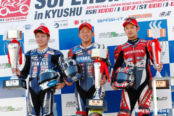 終盤トップを奪った中須賀克行が今季4勝目！