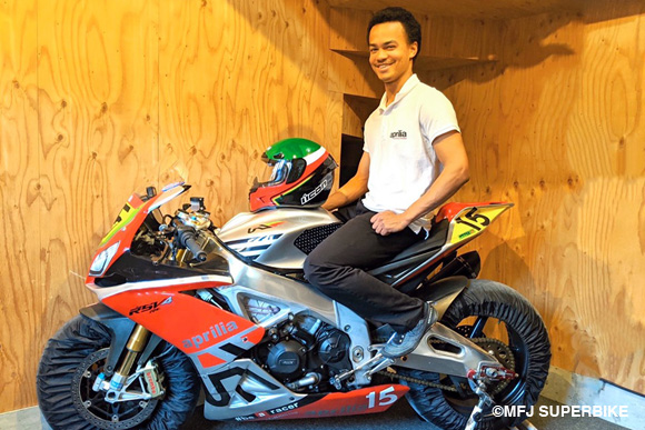アプリリアで全日本ST1000にデビューするゼック